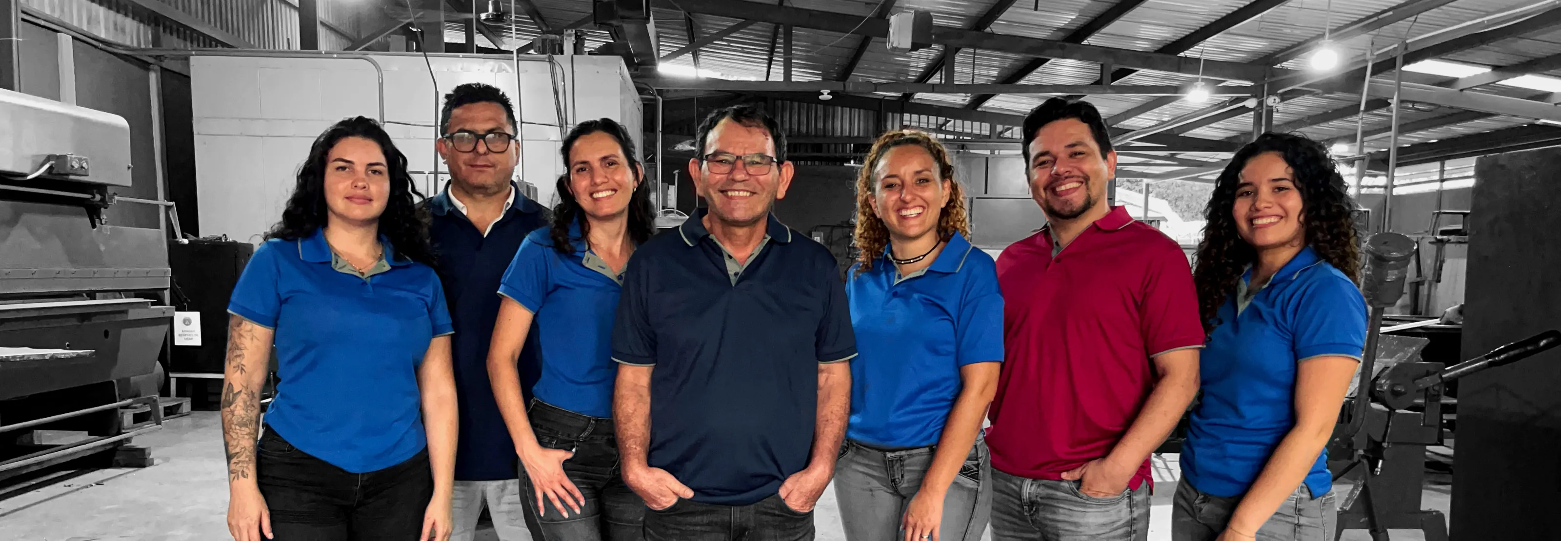 Equipo de Muebles Metálicos Castillo, fabricantes de mobiliario metálico a medida en Costa Rica